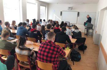 Beseda se soudním znalcem